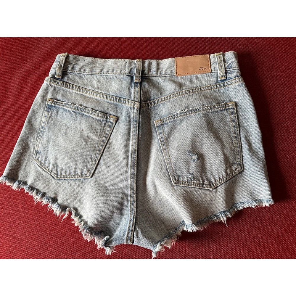 Zara distressed light wash denim shorts, size 6 - Picture 2 of 10